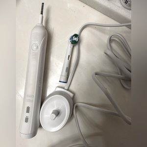 Oral B Pro 1000 Electric Tooth Brush.